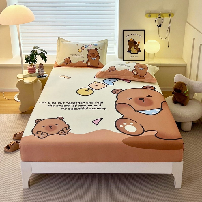 91家纺网 家纺一手货源 找家纺 蘭菲家纺 2025新款全棉大版卡皮巴拉系列单品床笠 熊巴拉