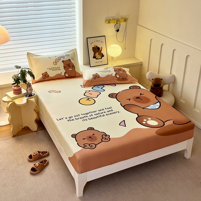 91家纺网 家纺一手货源 找家纺 蘭菲家纺 2025新款全棉大版卡皮巴拉系列单品床笠 熊巴拉