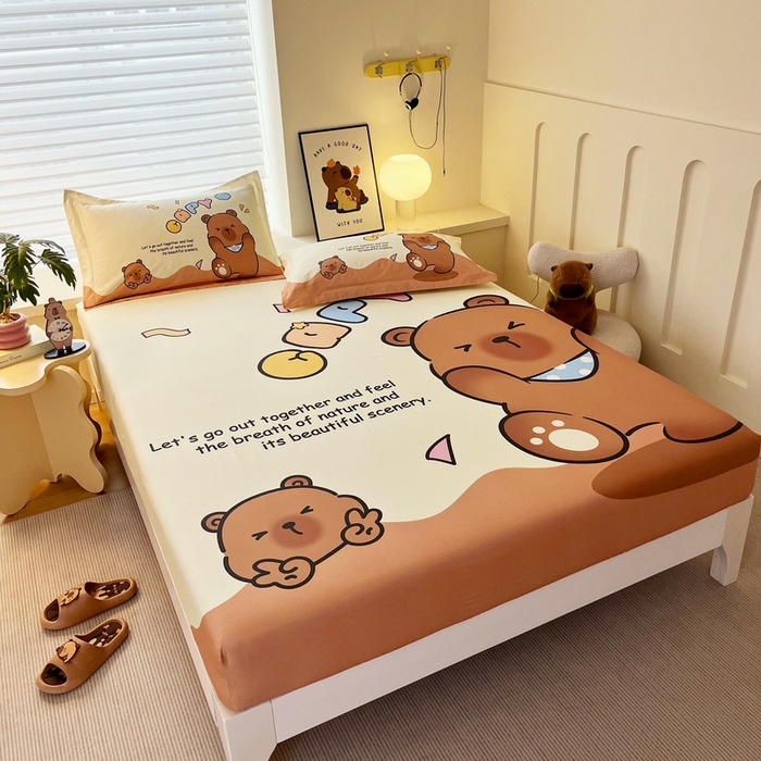 91家纺网 家纺一手货源 找家纺 蘭菲家纺 2025新款全棉大版卡皮巴拉系列单品床笠 熊巴拉