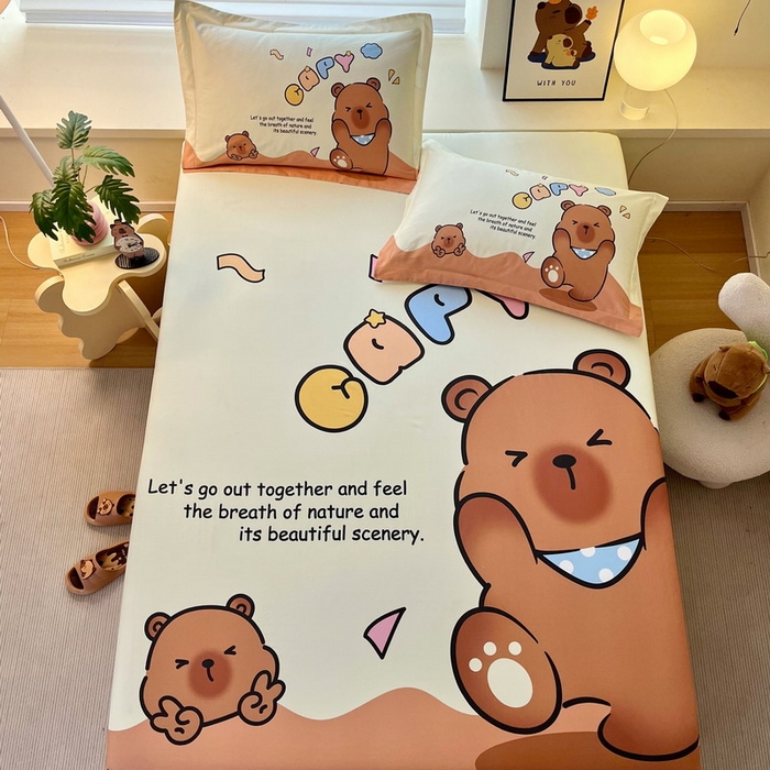 91家纺网 家纺一手货源 找家纺 蘭菲家纺 2025新款全棉大版卡皮巴拉系列单品床笠 熊巴拉