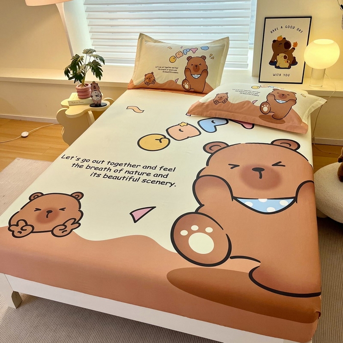 91家纺网 家纺一手货源 找家纺 蘭菲家纺 2025新款全棉大版卡皮巴拉系列单品床笠 熊巴拉