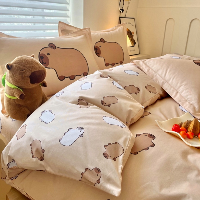 91家纺网 家纺一手货源 找家纺 蘭菲家纺 2025新款全棉小版卡皮巴拉系列四件套 卡豚