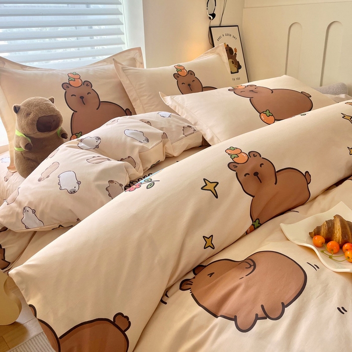 91家纺网 家纺一手货源 找家纺 蘭菲家纺 2025新款全棉小版卡皮巴拉系列四件套 爱滑板