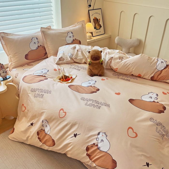 91家纺网 家纺一手货源 找家纺 蘭菲家纺 2025新款全棉小版卡皮巴拉系列四件套 陪伴拉