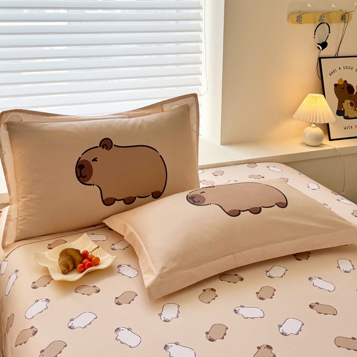 91家纺网 家纺一手货源 找家纺 蘭菲家纺 2025新款全棉小版卡皮巴拉系列四件套 卡豚