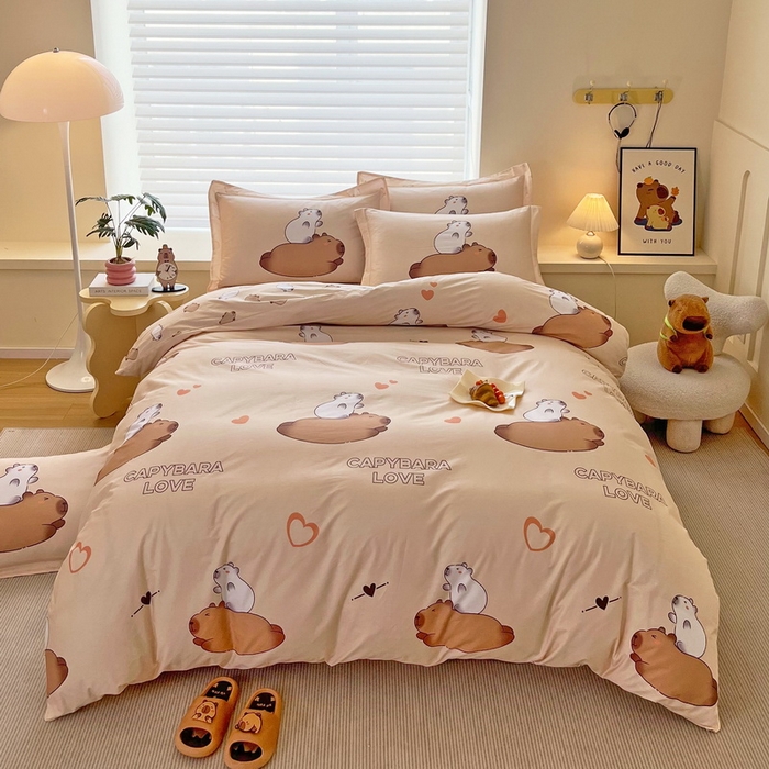 91家纺网 家纺一手货源 找家纺 蘭菲家纺 2025新款全棉小版卡皮巴拉系列四件套 陪伴拉