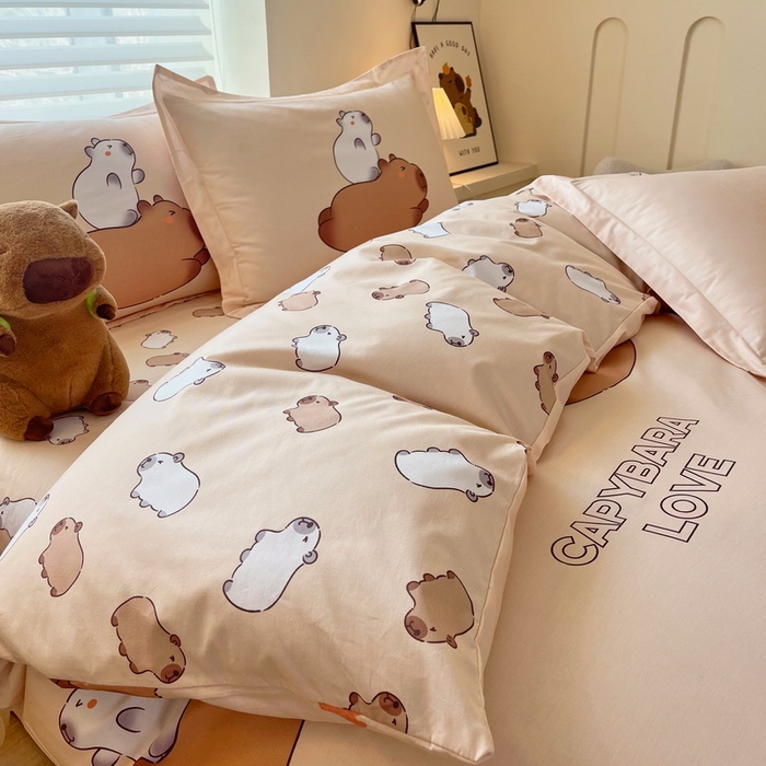 91家纺网 家纺一手货源 找家纺 蘭菲家纺 2025新款全棉小版卡皮巴拉系列四件套 陪伴拉