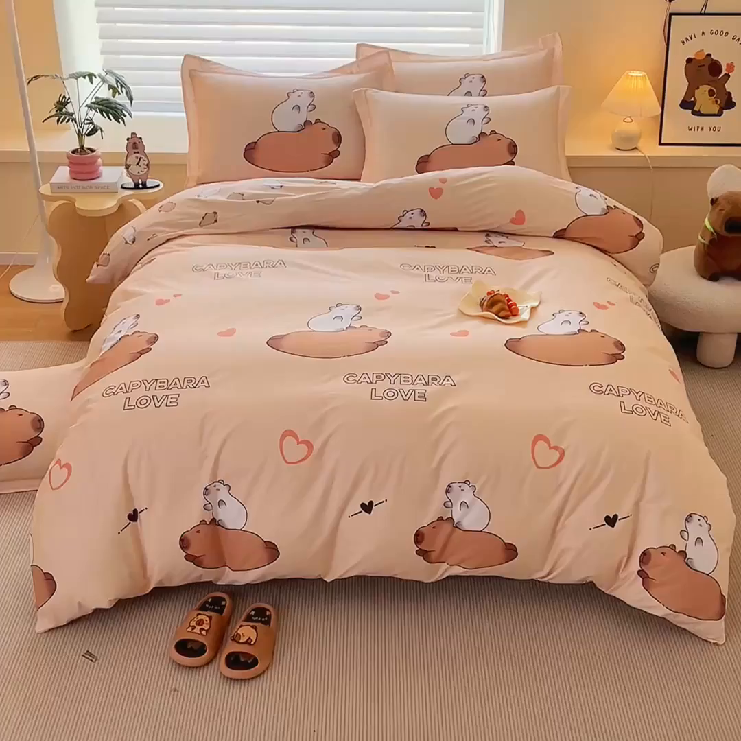 91家纺网 家纺一手货源 找家纺 蘭菲家纺 2025新款全棉小版卡皮巴拉系列四件套 陪伴拉