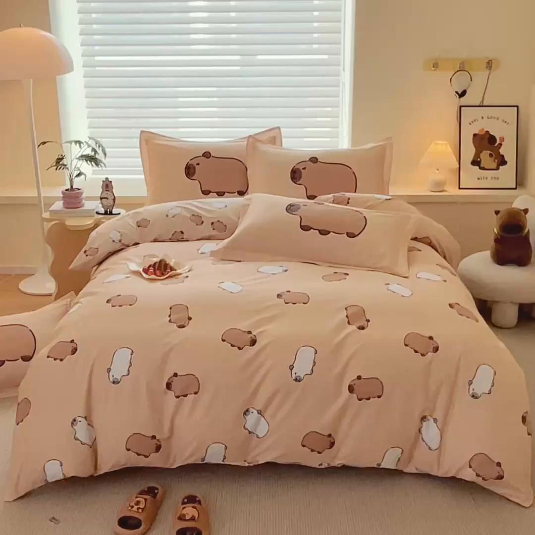 91家纺网 家纺一手货源 找家纺 蘭菲家纺 2025新款全棉小版卡皮巴拉系列四件套 卡豚