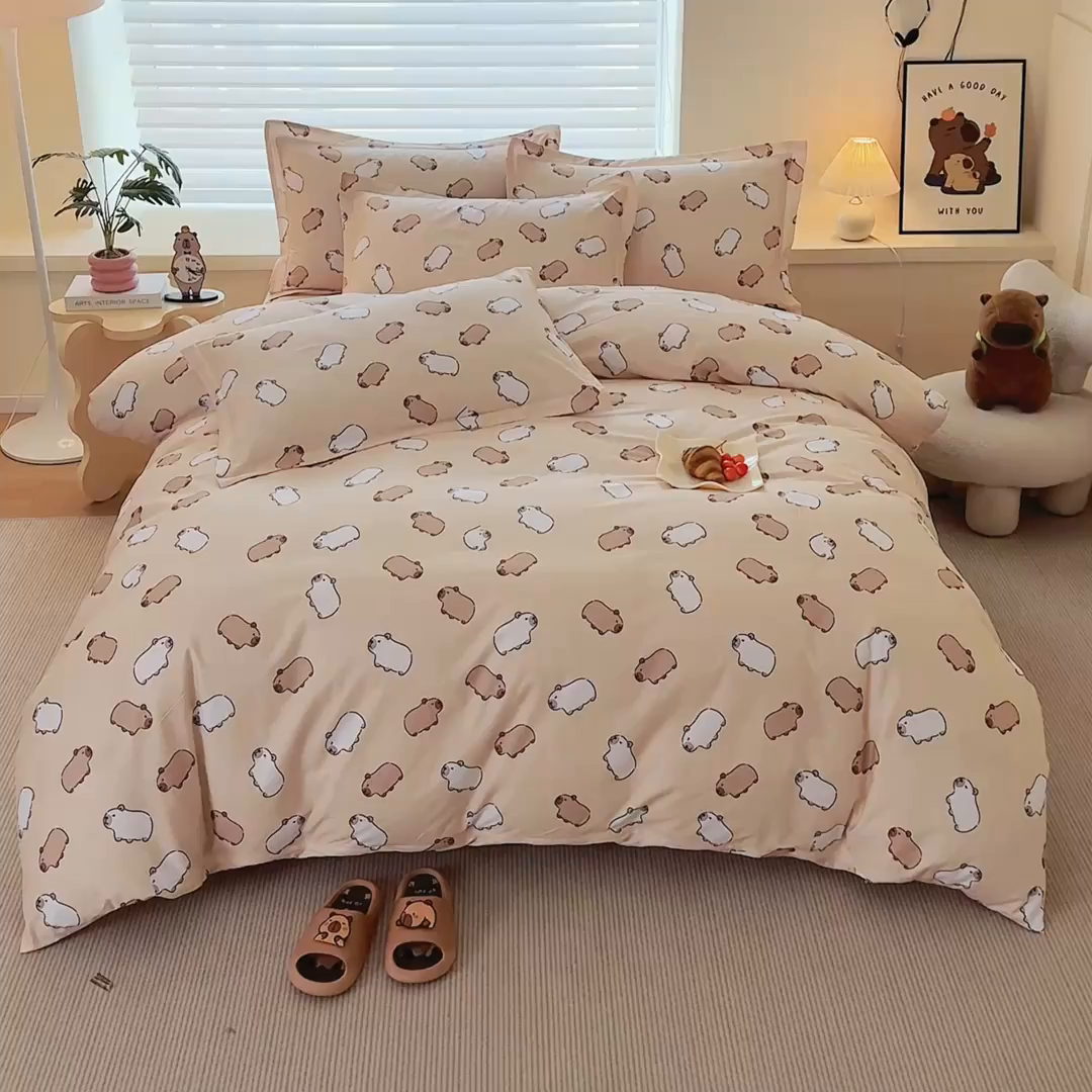 91家纺网 家纺一手货源 找家纺 蘭菲家纺 2025新款全棉小版卡皮巴拉系列四件套 小奶豚