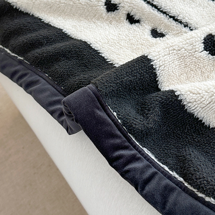 91家纺网 家纺一手货源 找家纺 （总）梓之赫 2025新款黑白阳离子舒棉绒云锦绒复合多功能毛毯毯子