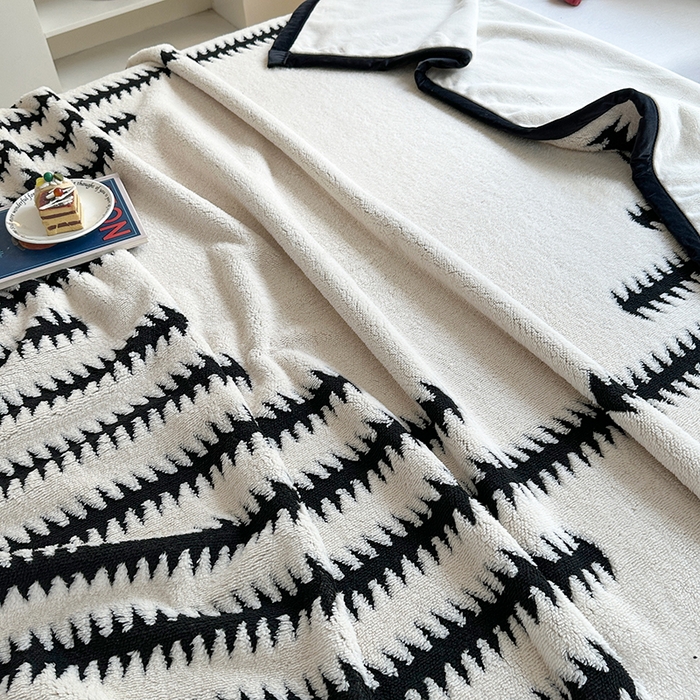 91家纺网 家纺一手货源 找家纺 梓之赫 2025新款黑白阳离子舒棉绒云锦绒复合多功能毛毯毯子 节节高