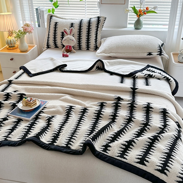 91家纺网 家纺一手货源 找家纺 梓之赫 2025新款黑白阳离子舒棉绒云锦绒复合多功能毛毯毯子 节节高