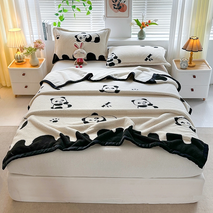 91家纺网 家纺一手货源 找家纺 梓之赫 2025新款黑白阳离子舒棉绒云锦绒复合多功能毛毯毯子 熊猫
