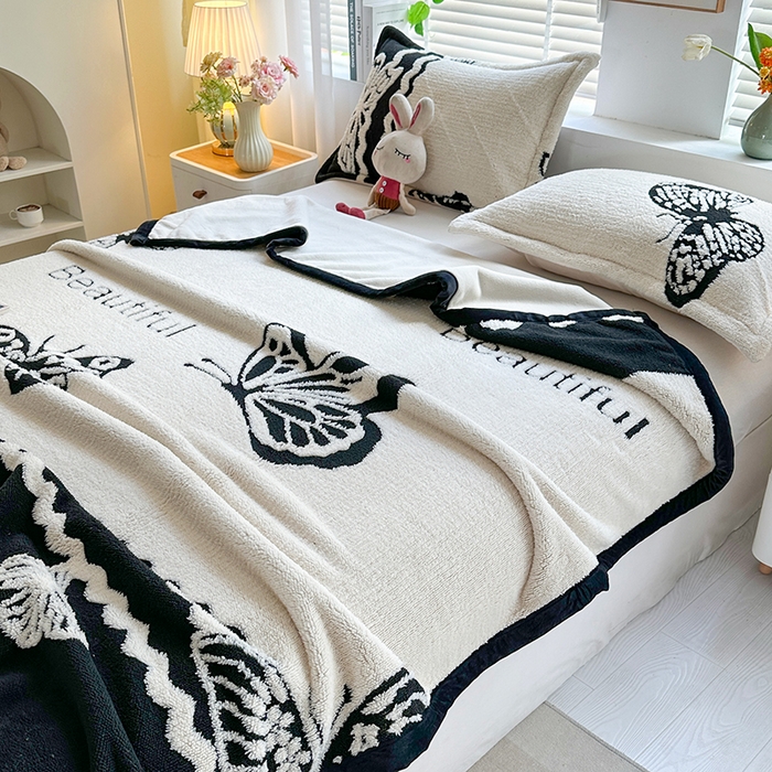 梓之赫 2025新款黑白阳离子舒棉绒云锦绒复合多功能毛毯毯子 英文蝴蝶