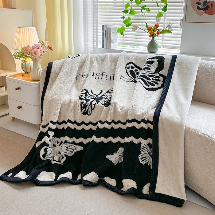 91家纺网 家纺一手货源 找家纺 梓之赫 2025新款黑白阳离子舒棉绒云锦绒复合多功能毛毯毯子 英文蝴蝶