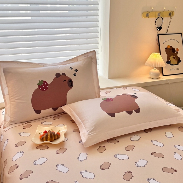 91家纺网 家纺一手货源 找家纺 蘭菲家纺 2025新款全棉小版卡皮巴拉系列四件套 皮小萌