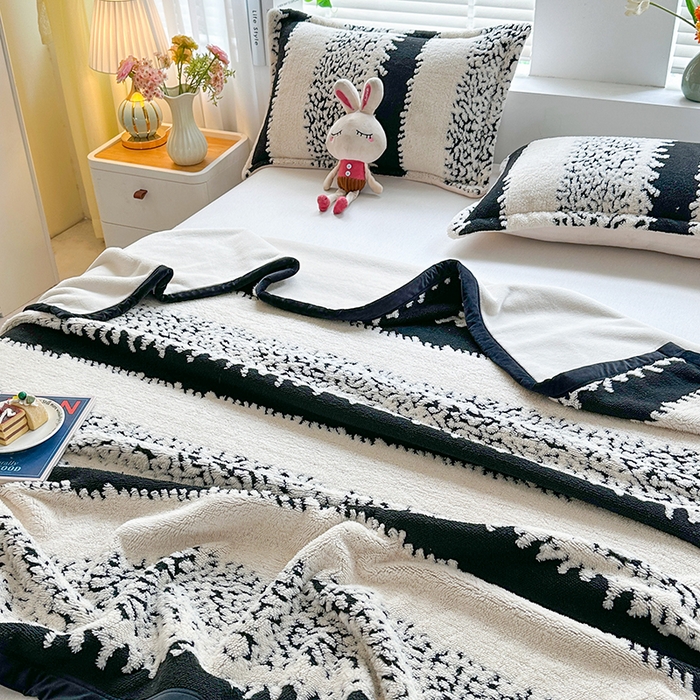 91家纺网 家纺一手货源 找家纺 梓之赫 2025新款黑白阳离子舒棉绒云锦绒复合多功能毛毯毯子 时光条