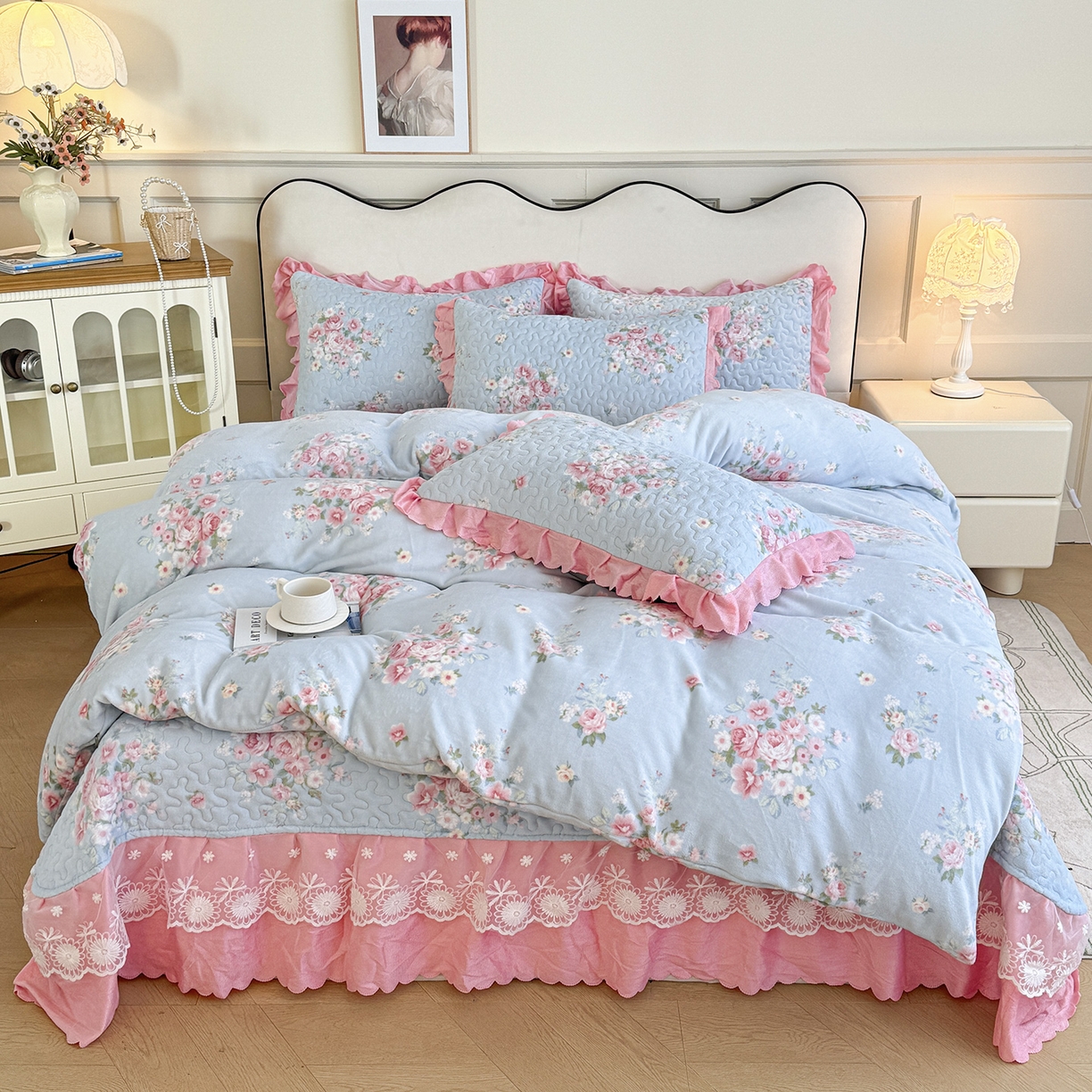 珍爱家纺 2025新款冬季加厚夹棉保暖牛奶绒蕾丝花边床盖床裙单件三件套双人四件套 花梦