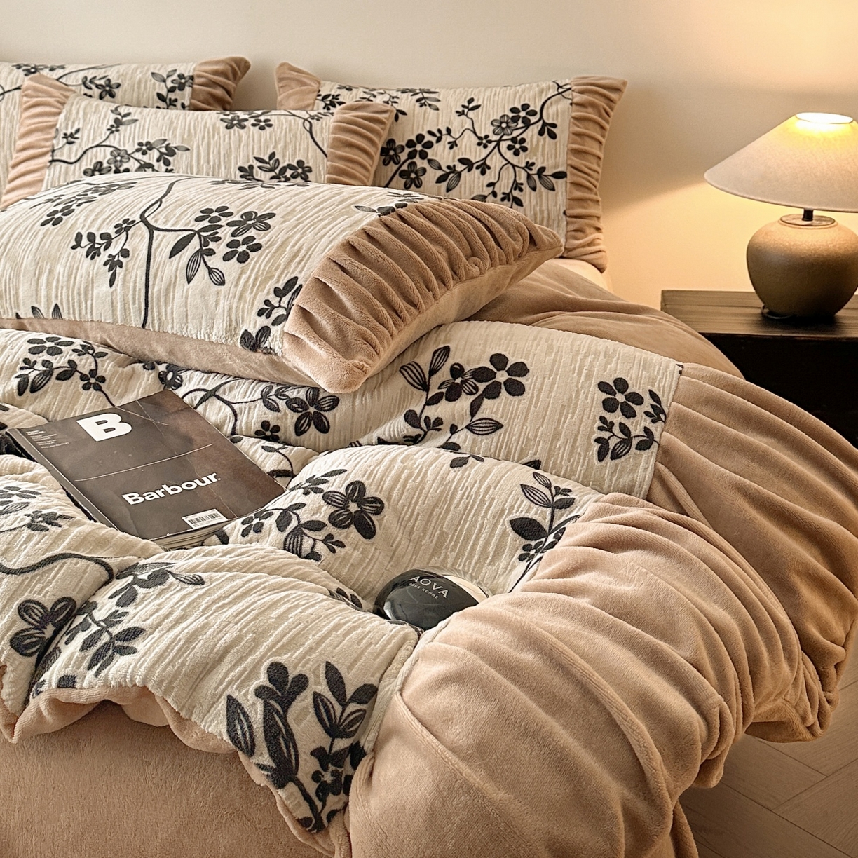 91家纺网 家纺一手货源 找家纺 （总）羚羊语家纺 2025新款浮雕绒轻法式牛奶绒四件套雕花绒复古ins风立体着色烂花牛奶绒提花床单三件套-香榭落叶