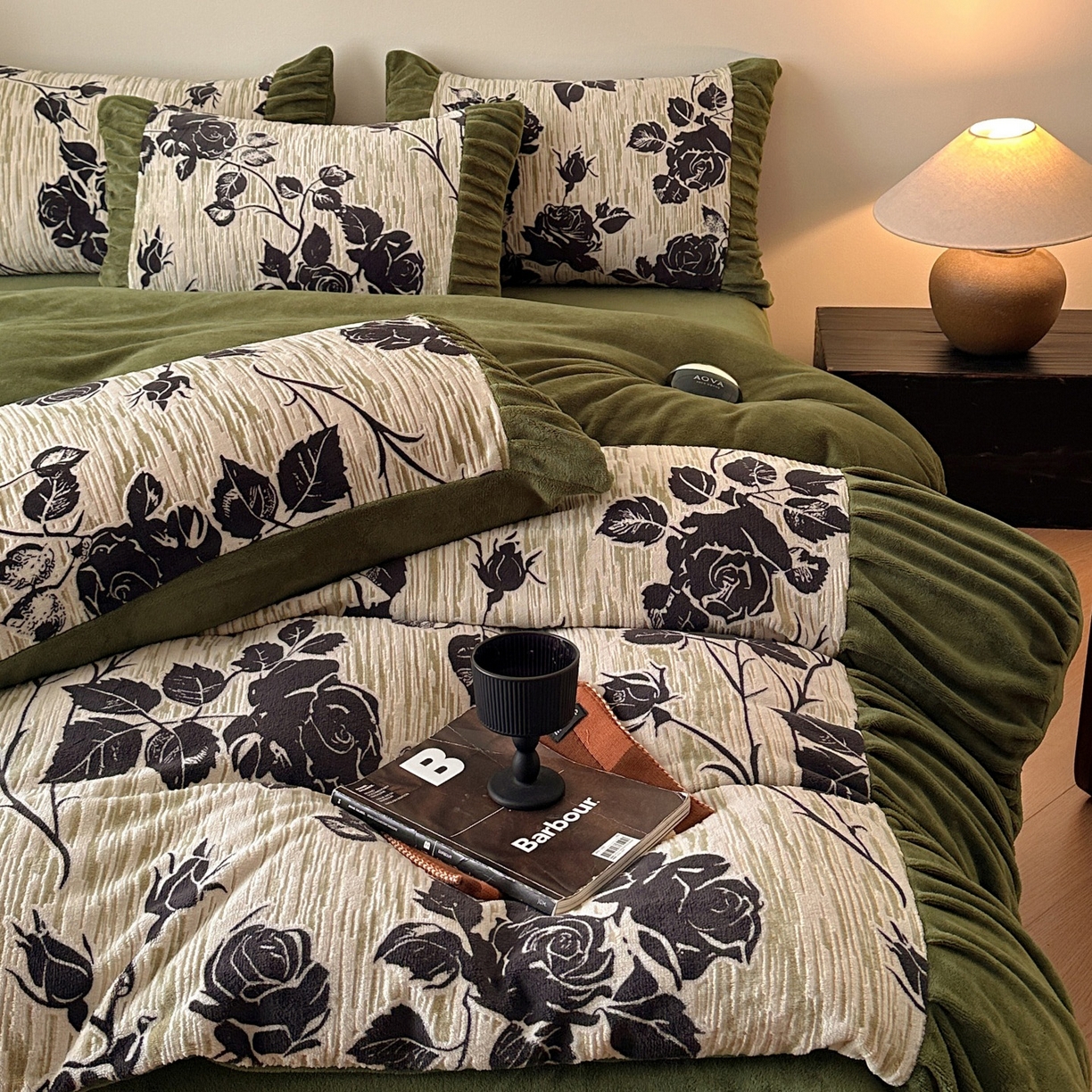 91家纺网 家纺一手货源 找家纺 羚羊语家纺 2025新款浮雕绒轻法式牛奶绒四件套雕花绒复古ins风立体着色烂花牛奶绒提花床单三件套-香榭落叶 香榭落叶-小夜曲