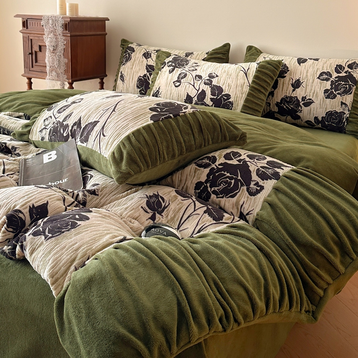 91家纺网 家纺一手货源 找家纺 羚羊语家纺 2025新款浮雕绒轻法式牛奶绒四件套雕花绒复古ins风立体着色烂花牛奶绒提花床单三件套-香榭落叶 香榭落叶-小夜曲