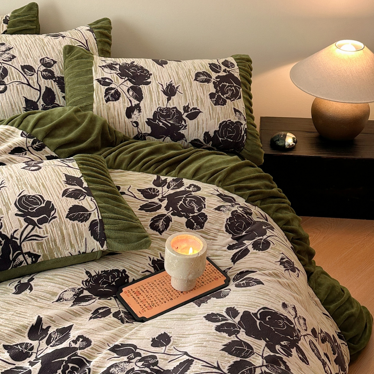 91家纺网 家纺一手货源 找家纺 羚羊语家纺 2025新款浮雕绒轻法式牛奶绒四件套雕花绒复古ins风立体着色烂花牛奶绒提花床单三件套-香榭落叶 香榭落叶-小夜曲