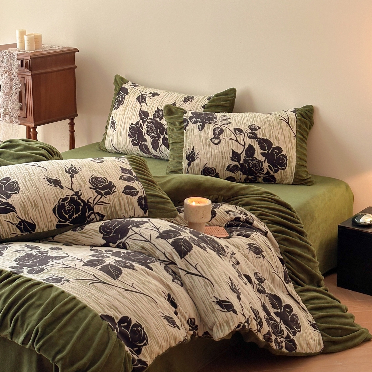 91家纺网 家纺一手货源 找家纺 羚羊语家纺 2025新款浮雕绒轻法式牛奶绒四件套雕花绒复古ins风立体着色烂花牛奶绒提花床单三件套-香榭落叶 香榭落叶-小夜曲