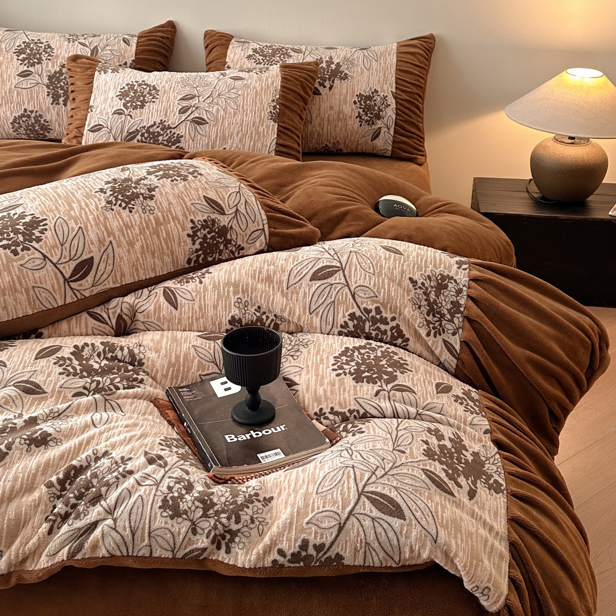 91家纺网 家纺一手货源 找家纺 羚羊语家纺 2025新款浮雕绒轻法式牛奶绒四件套雕花绒复古ins风立体着色烂花牛奶绒提花床单三件套-香榭落叶 香榭落叶-浮梦绘