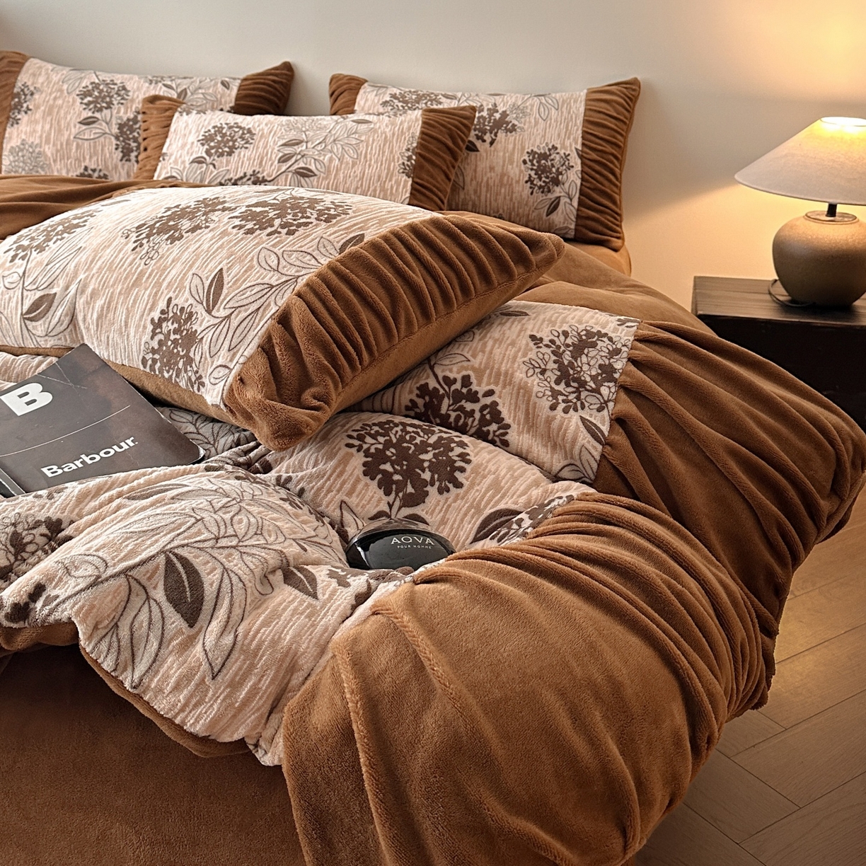 91家纺网 家纺一手货源 找家纺 羚羊语家纺 2025新款浮雕绒轻法式牛奶绒四件套雕花绒复古ins风立体着色烂花牛奶绒提花床单三件套-香榭落叶 香榭落叶-浮梦绘