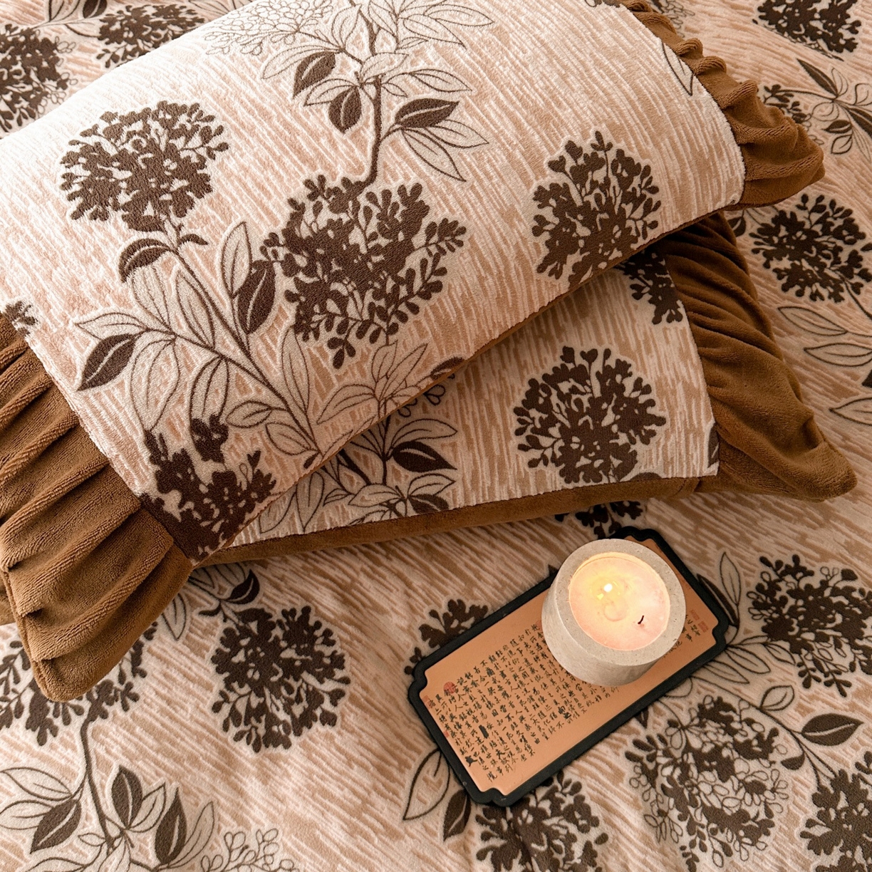 91家纺网 家纺一手货源 找家纺 羚羊语家纺 2025新款浮雕绒轻法式牛奶绒四件套雕花绒复古ins风立体着色烂花牛奶绒提花床单三件套-香榭落叶 香榭落叶-浮梦绘