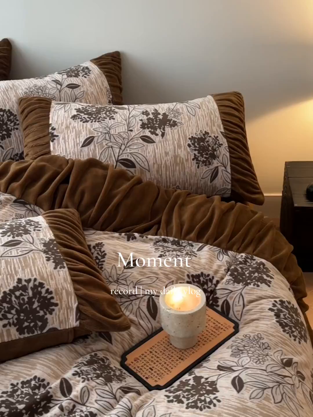 91家纺网 家纺一手货源 找家纺 羚羊语家纺 2025新款浮雕绒轻法式牛奶绒四件套雕花绒复古ins风立体着色烂花牛奶绒提花床单三件套-香榭落叶 香榭落叶-浮梦绘