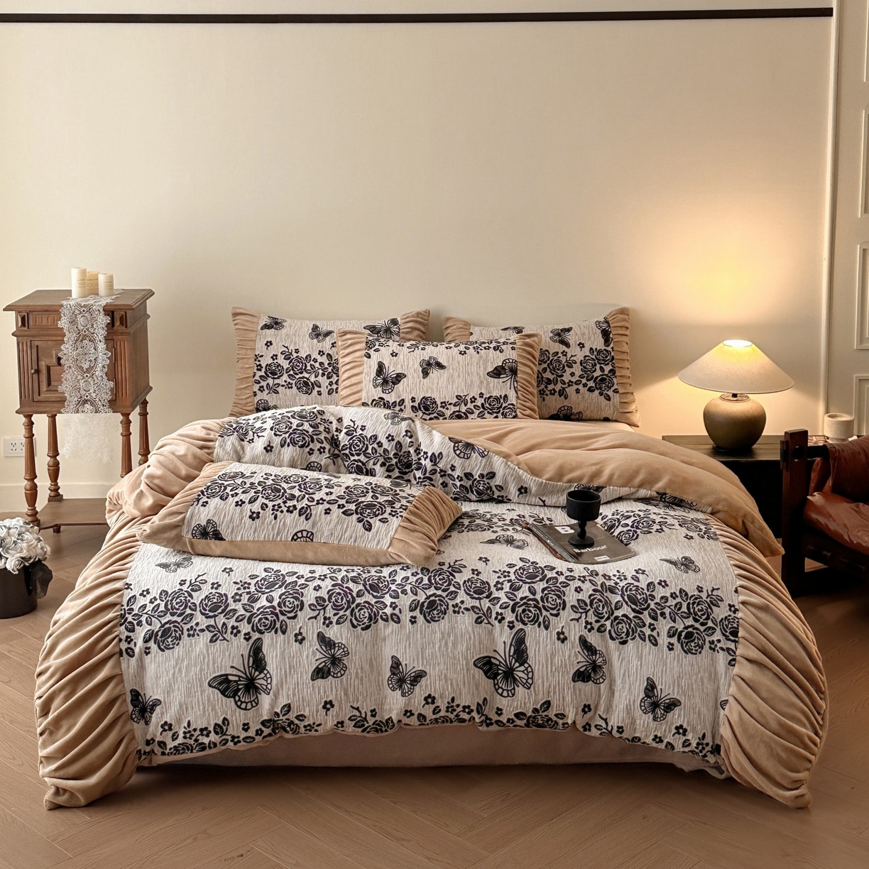 91家纺网 家纺一手货源 找家纺 羚羊语家纺 2025新款浮雕绒轻法式牛奶绒四件套雕花绒复古ins风立体着色烂花牛奶绒提花床单三件套-香榭落叶 香榭落叶-洛丽纱