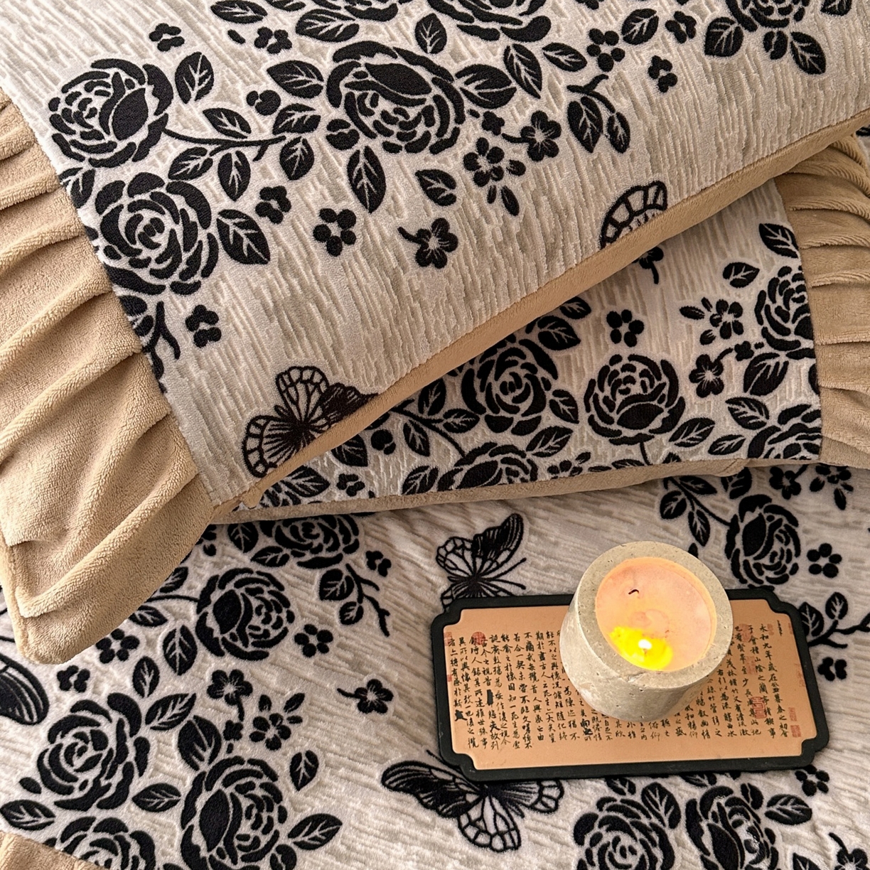 91家纺网 家纺一手货源 找家纺 羚羊语家纺 2025新款浮雕绒轻法式牛奶绒四件套雕花绒复古ins风立体着色烂花牛奶绒提花床单三件套-香榭落叶 香榭落叶-洛丽纱