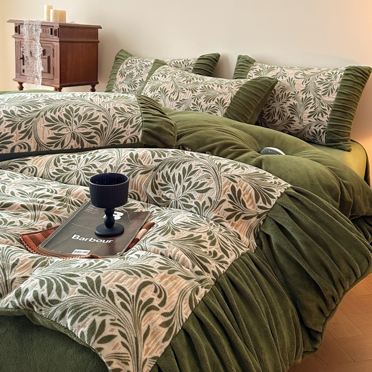 91家纺网 家纺一手货源 找家纺 羚羊语家纺 2025新款浮雕绒轻法式牛奶绒四件套雕花绒复古ins风立体着色烂花牛奶绒提花床单三件套-香榭落叶 香榭落叶-巴洛克