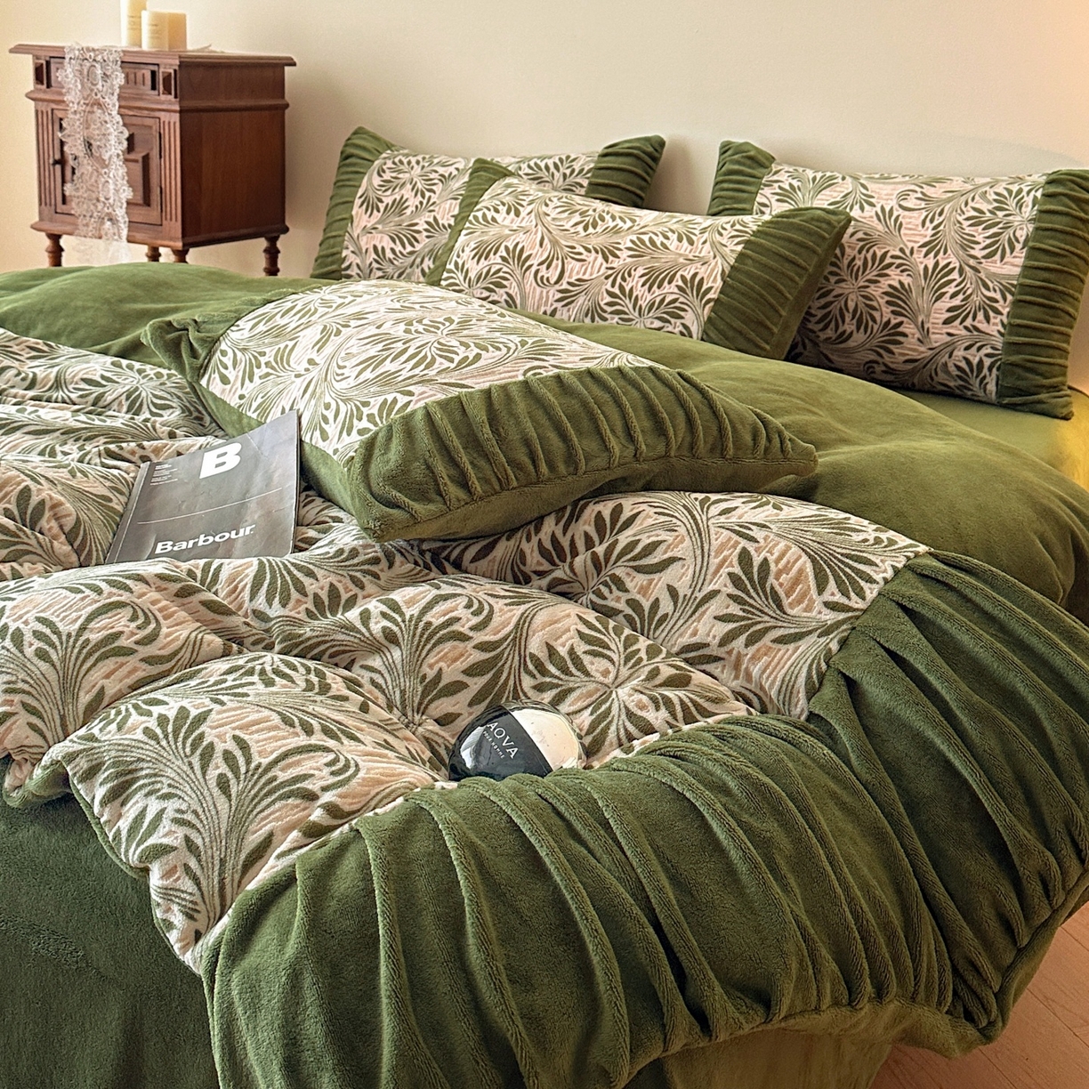 91家纺网 家纺一手货源 找家纺 羚羊语家纺 2025新款浮雕绒轻法式牛奶绒四件套雕花绒复古ins风立体着色烂花牛奶绒提花床单三件套-香榭落叶 香榭落叶-巴洛克