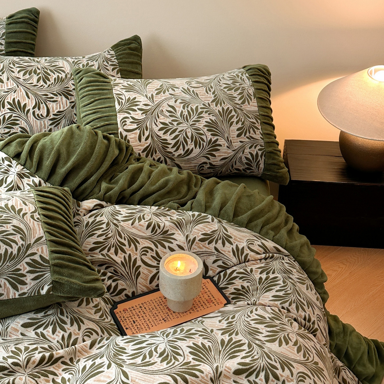 91家纺网 家纺一手货源 找家纺 羚羊语家纺 2025新款浮雕绒轻法式牛奶绒四件套雕花绒复古ins风立体着色烂花牛奶绒提花床单三件套-香榭落叶 香榭落叶-巴洛克