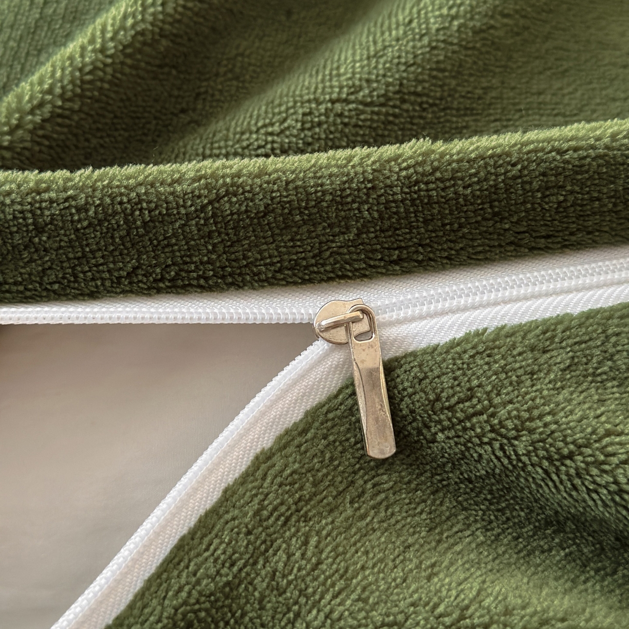 91家纺网 家纺一手货源 找家纺 羚羊语家纺 2025新款浮雕绒轻法式牛奶绒四件套雕花绒复古ins风立体着色烂花牛奶绒提花床单三件套-香榭落叶 香榭落叶-巴洛克