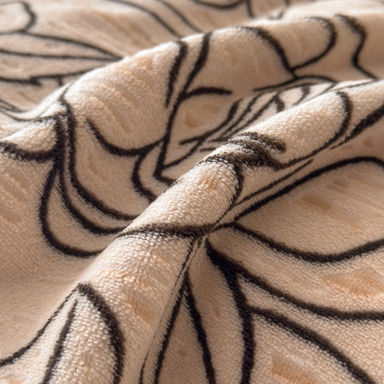 91家纺网 家纺一手货源 找家纺 羚羊语家纺 2025新款浮雕绒轻法式牛奶绒四件套雕花绒复古ins风立体着色烂花牛奶绒提花床单三件套-香榭落叶 香榭落叶-塞纳吻