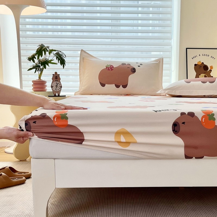 91家纺网 家纺一手货源 找家纺 蘭菲家纺 2025新款全棉小版卡皮巴拉系列单品床笠 皮小萌