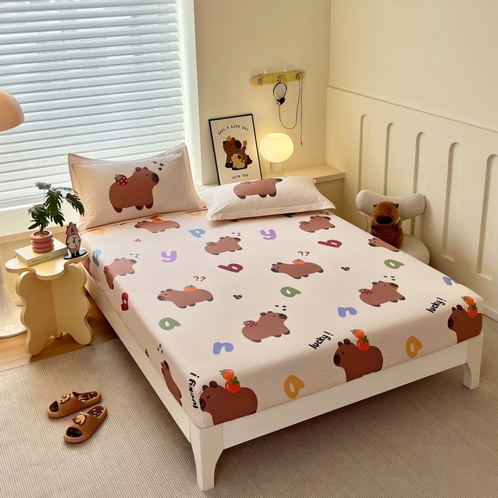 91家纺网 家纺一手货源 找家纺 蘭菲家纺 2025新款全棉小版卡皮巴拉系列单品床笠 皮小萌