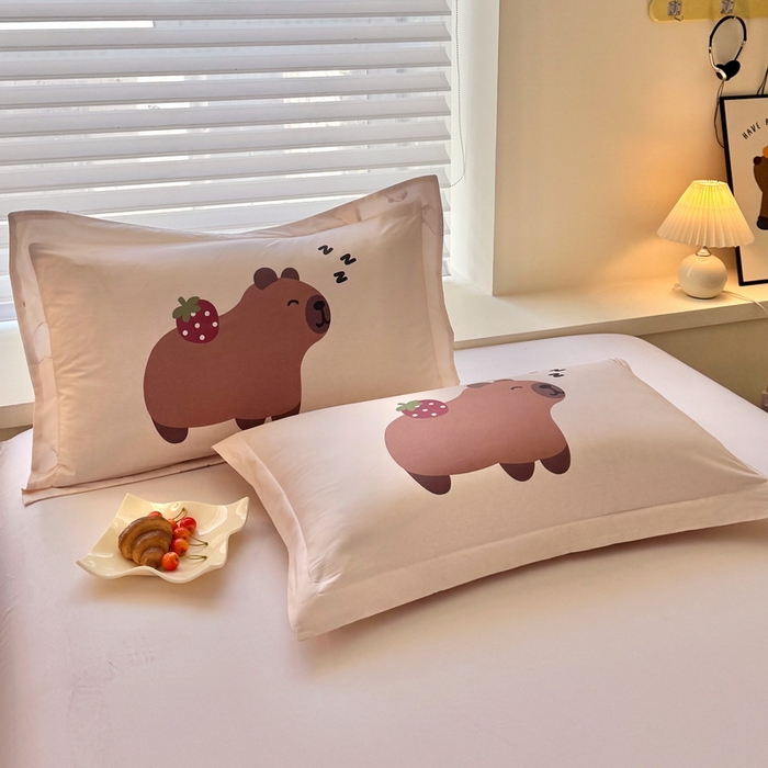 91家纺网 家纺一手货源 找家纺 蘭菲家纺 2025新款全棉小版卡皮巴拉系列单品枕套 皮小萌