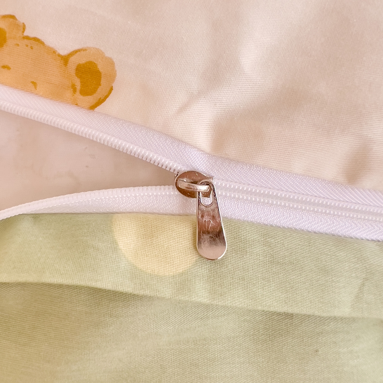 91家纺网 家纺一手货源 找家纺 DoDo 兜兜 2025新款卡通全棉纯棉小清新单品被套系列 （可定做尺寸） 围裙小熊