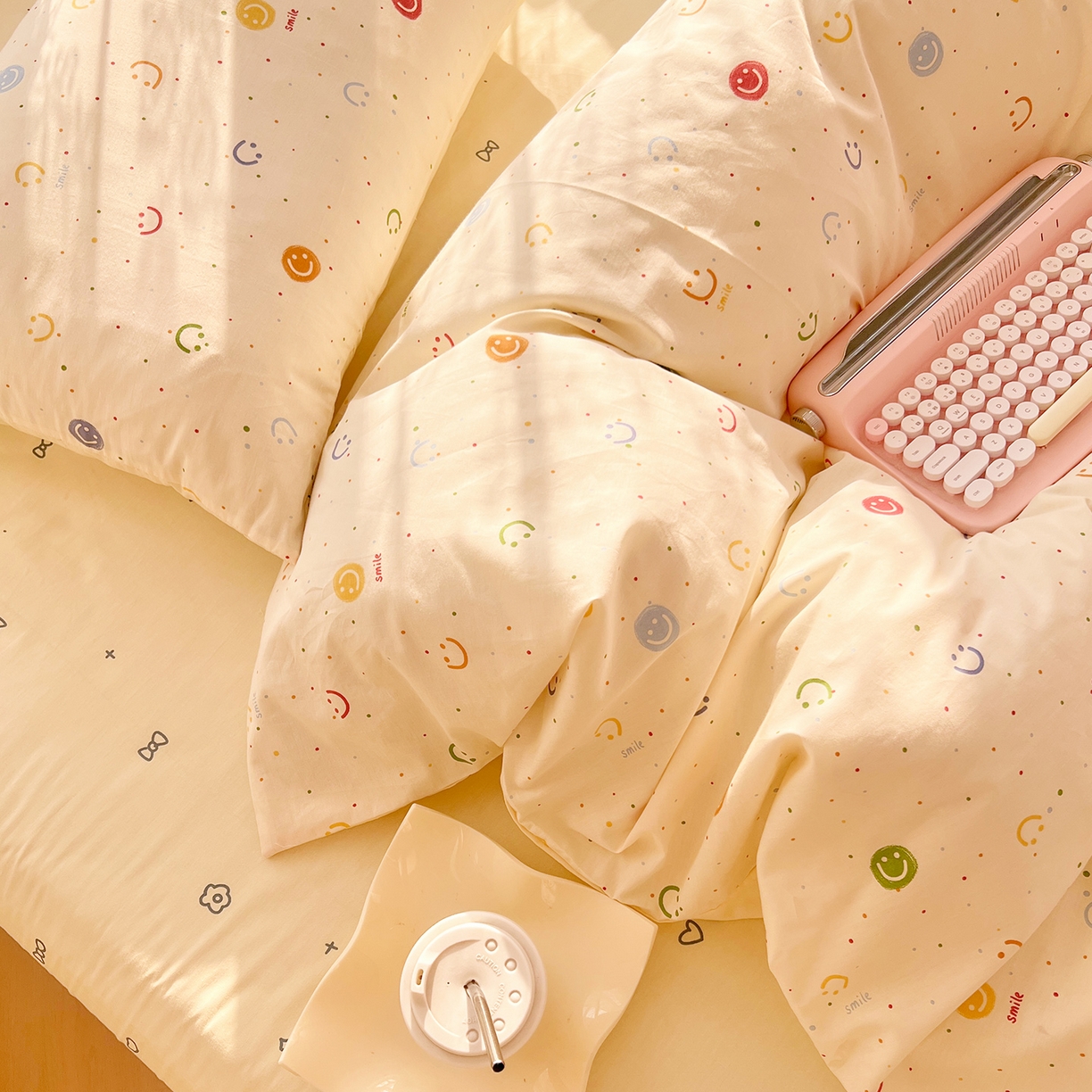 91家纺网 家纺一手货源 找家纺 DoDo 兜兜 2026新款卡通全棉纯棉小清新三四件套系列 （可定做尺寸） 多彩笑脸