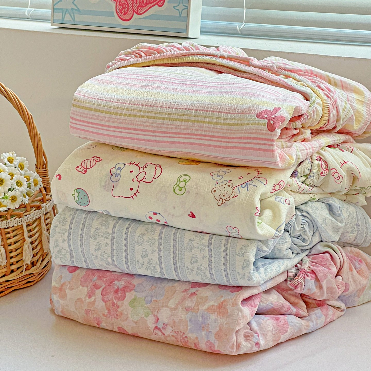 91家纺网 家纺一手货源 找家纺 Mata蔓塔家 2025春夏新款三丽鸥A类水洗双层纱夏被夏凉被空调被 拼图KT