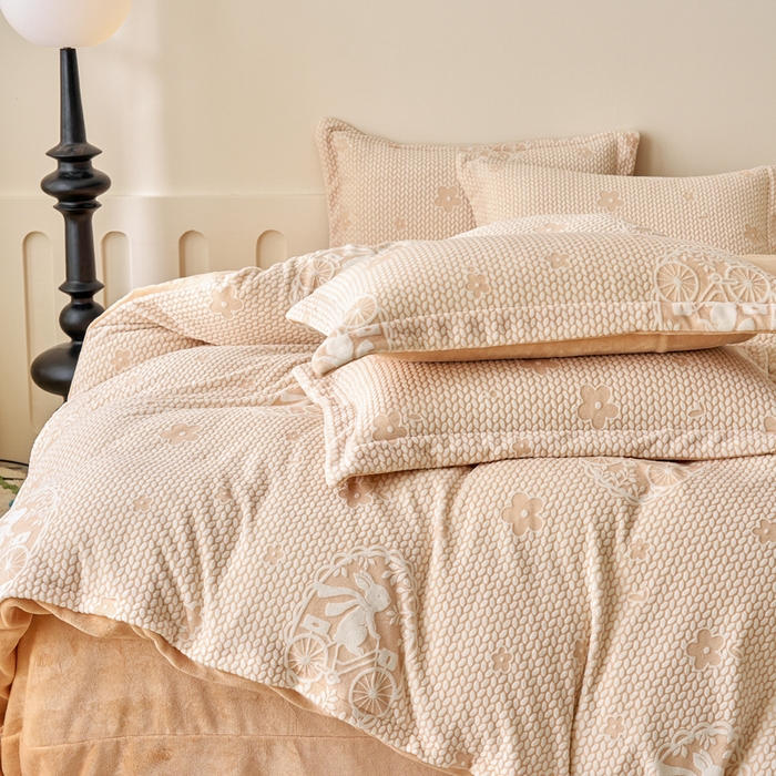 91家纺网 家纺一手货源 找家纺 贝诗梦 2025新款高克重230克5D雕花牛奶绒四件套 浪漫橙