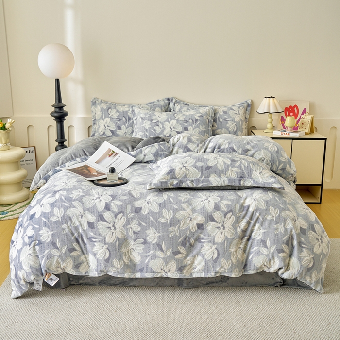 91家纺网 家纺一手货源 找家纺 贝诗梦 2025新款高克重230克5D雕花牛奶绒四件套 花卉蓝