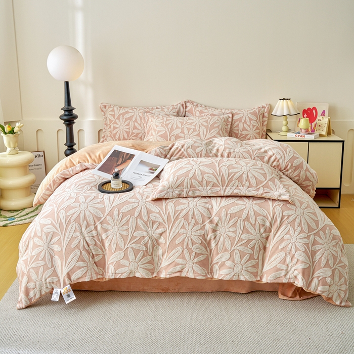 91家纺网 家纺一手货源 找家纺 贝诗梦 2025新款高克重230克5D雕花牛奶绒四件套 花卉粉