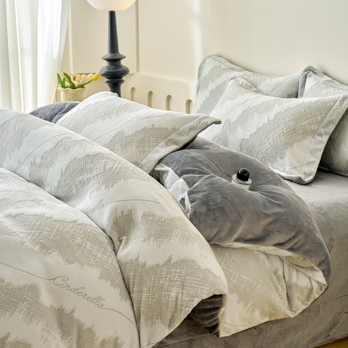 91家纺网 家纺一手货源 找家纺 （总）贝诗梦 2025新款高克重230克5D雕花牛奶绒四件套