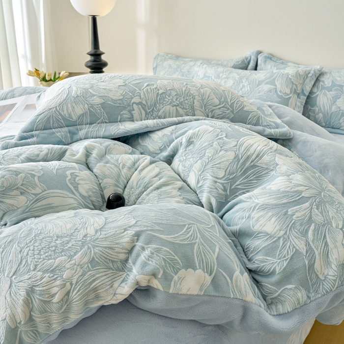 91家纺网 家纺一手货源 找家纺 贝诗梦 2025新款高克重230克5D雕花牛奶绒四件套 花卉青